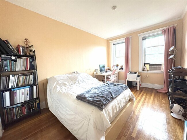 Foto del edificio - 382 Riverway St