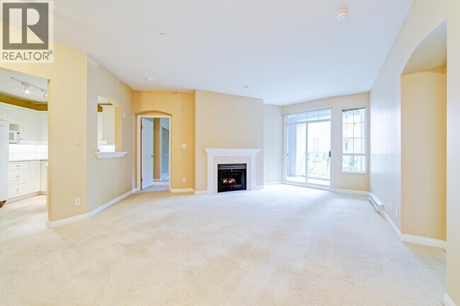 Photo du bâtiment - 2xx-5835 HAMPTON PLACE