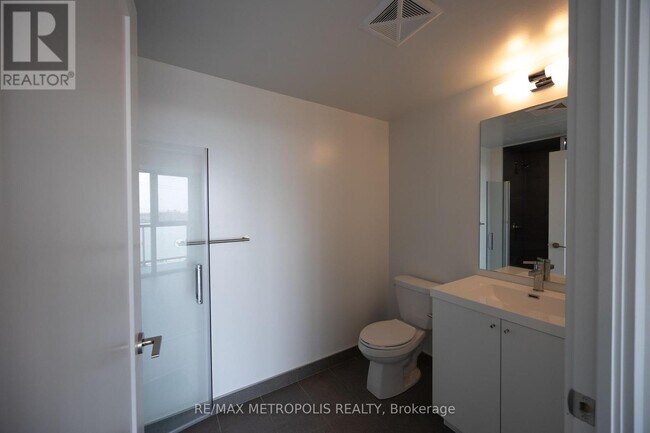 Photo du bâtiment - 2545-2545 Simcoe St N