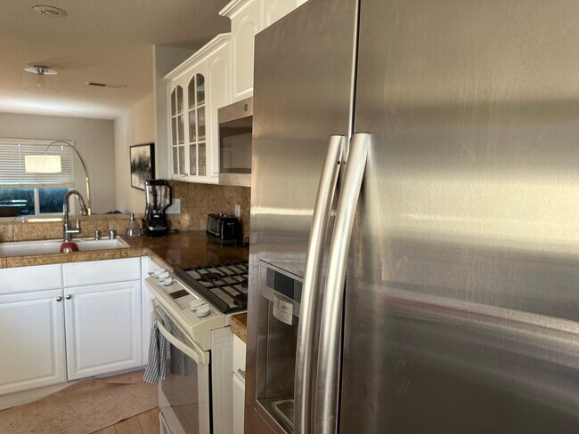 Building Photo - 6937 Carnation Dr