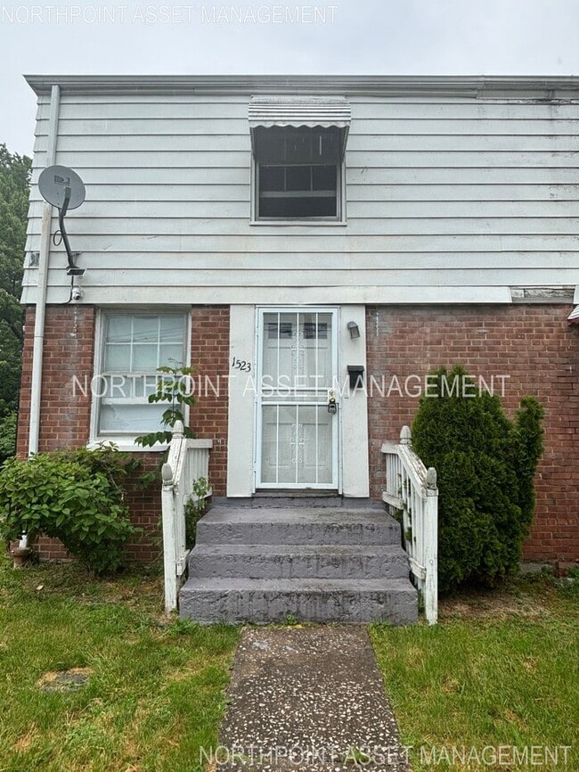 Building Photo - 1523 Babbitt Rd