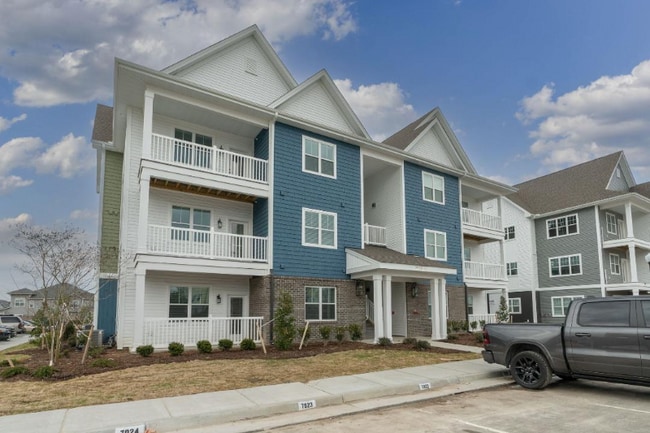 Building Photo - 1725 Dromolin Dr