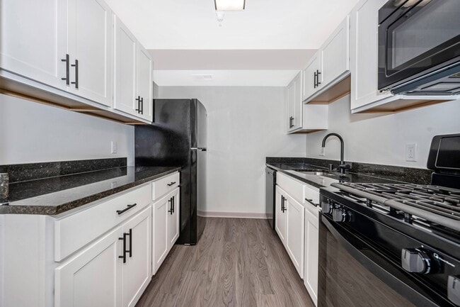 Building Photo - Hilltop Apartments