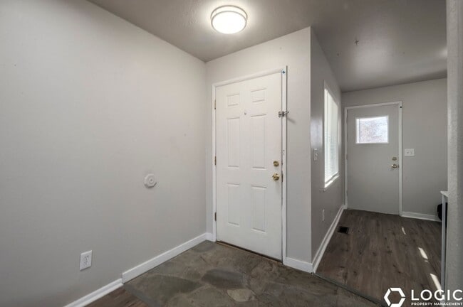 Foto del edificio - 7338 Rusty Dr