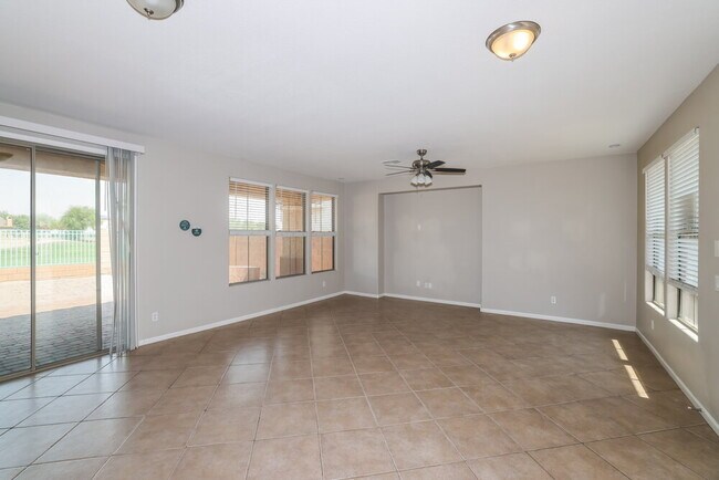 Foto del edificio - 13492 W Cypress St