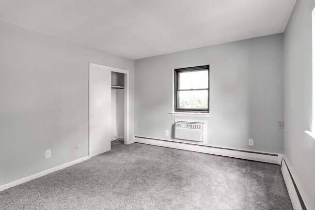 Building Photo - Samanna Apartments