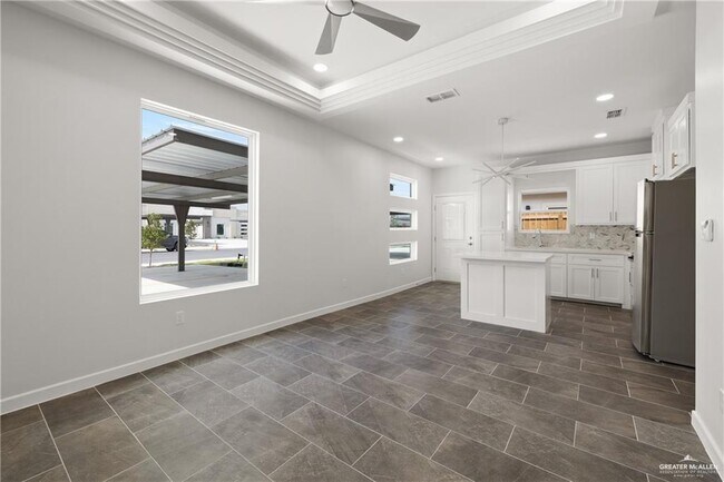 Building Photo - 1704 W Violet Dr