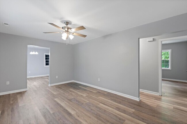 Foto del edificio - One Acre Lot Maple Hill Home For Rent!