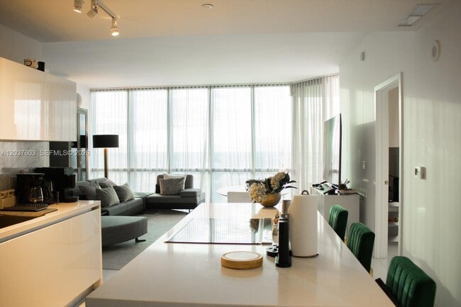 Foto del edificio - 851 NE 1st Ave