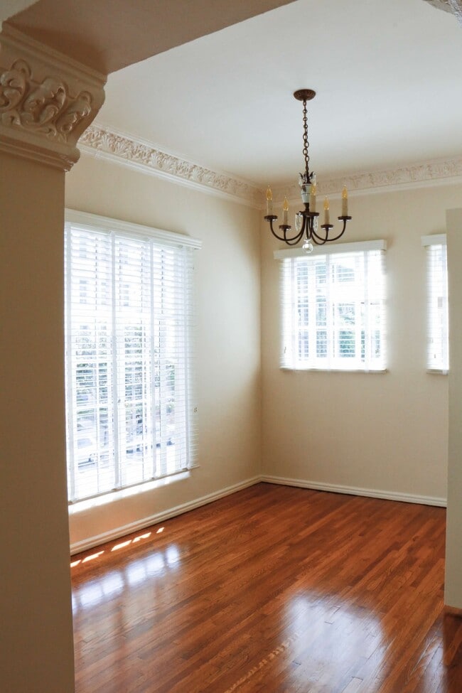 Dining Room - 613 S Burnside Ave