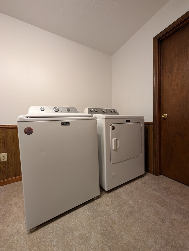 Foto del edificio - 591 N Lincoln Ave