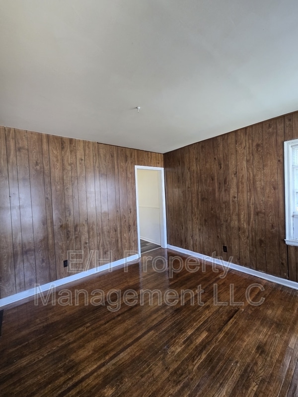 Building Photo - 528 S Glendale St