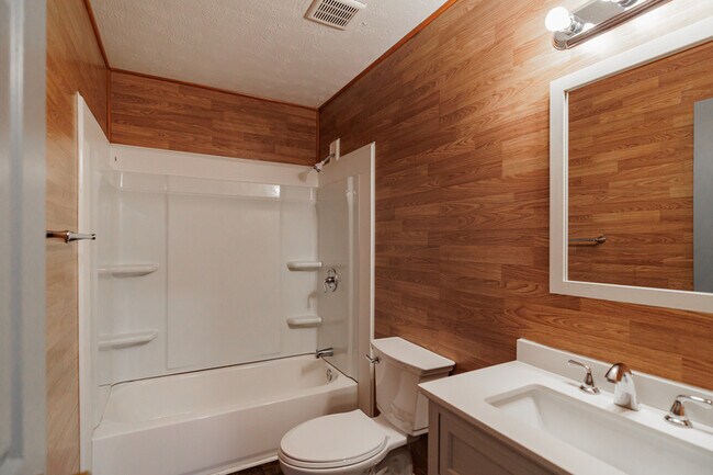 Foto del edificio - 408 Freeman Dr