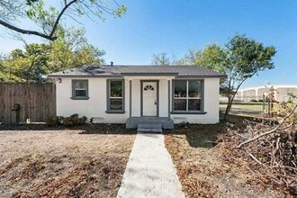 Building Photo - 1802 Gus Thomasson Rd