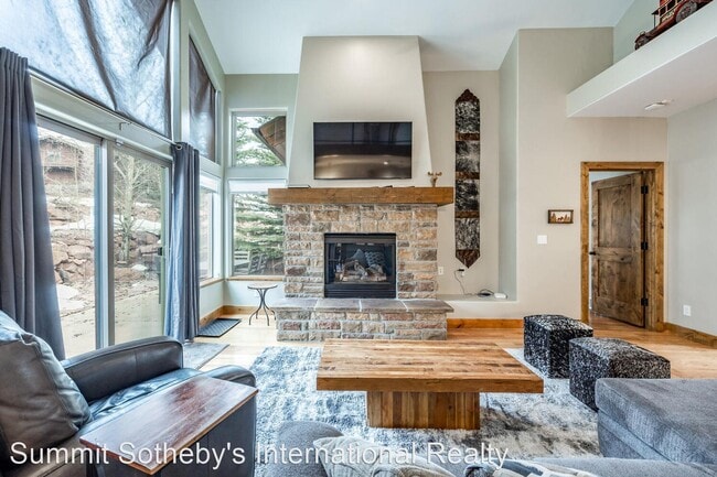 Building Photo - 3 br, 4.5 bath House - 3430 Cedar Drive