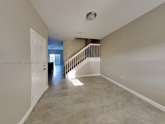 Building Photo - 165 SE 34th Terrace