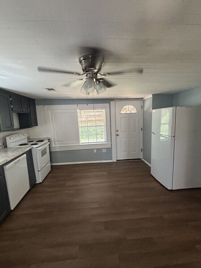 Building Photo - 103 Watkins St