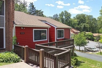 Building Photo - 573 Southampton Ct