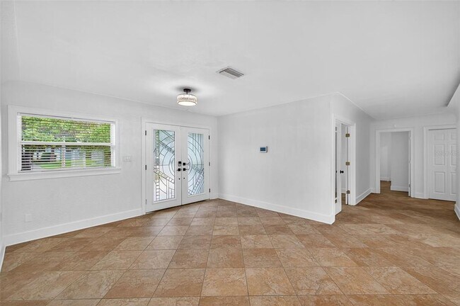 Foto del edificio - 516 W Davis Blvd