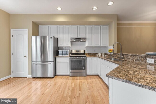 Foto del edificio - 6002 St Hubert Ln