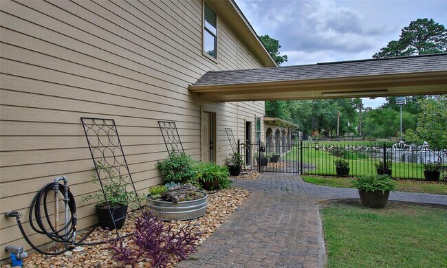 Building Photo - 25542 Richards Rd