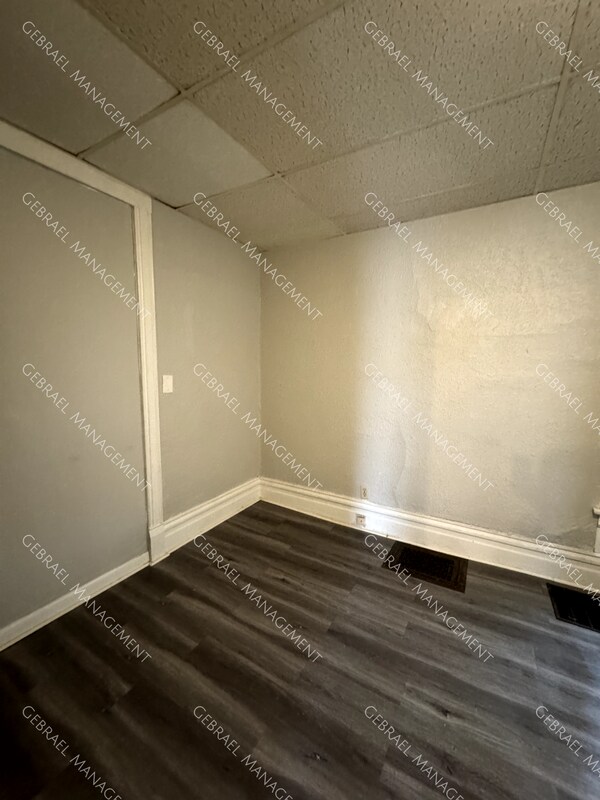 Foto del edificio - 627 E Second St.