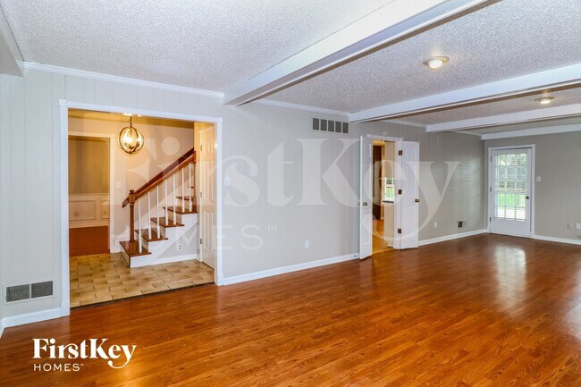 Foto del edificio - 212 E Powell Rd
