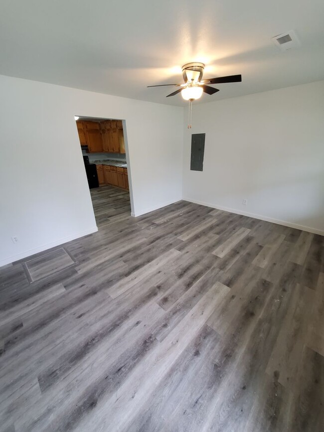 Building Photo - COMING SOON!!! REMODELED 3 BEDROOM HOME FO...