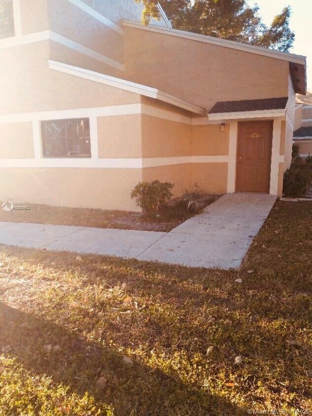 9451 S Palm Cir S Pembroke Pines Fl 33025 - 9451 S Palm Cir S   Pembroke Pines Fl 33025
