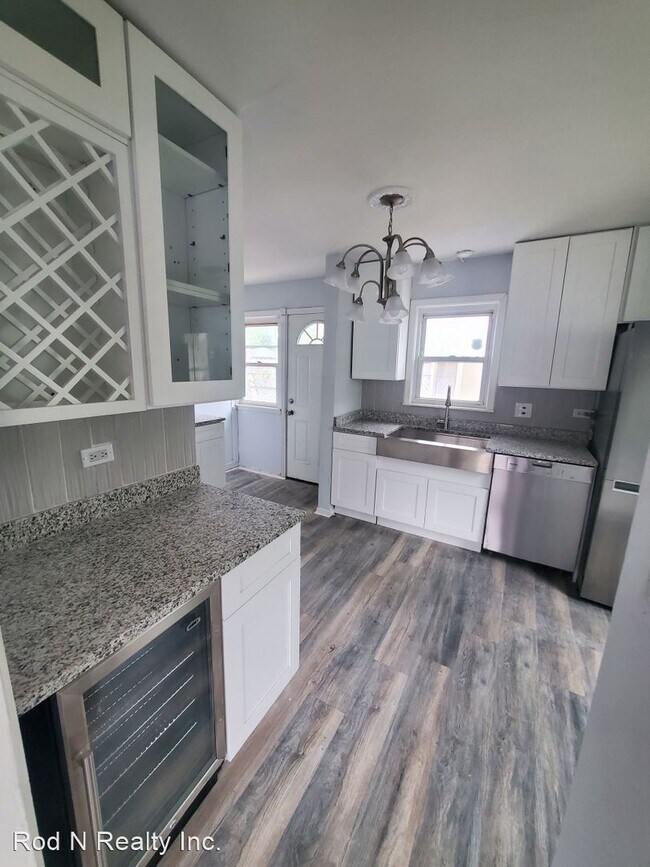 Building Photo - 3 br, 1 bath House - 2221 Foster st