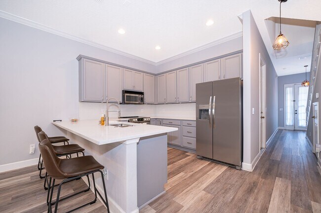 Building Photo - 3 Bedroom 2.5 Bathroom 2 Story Townhouse a...