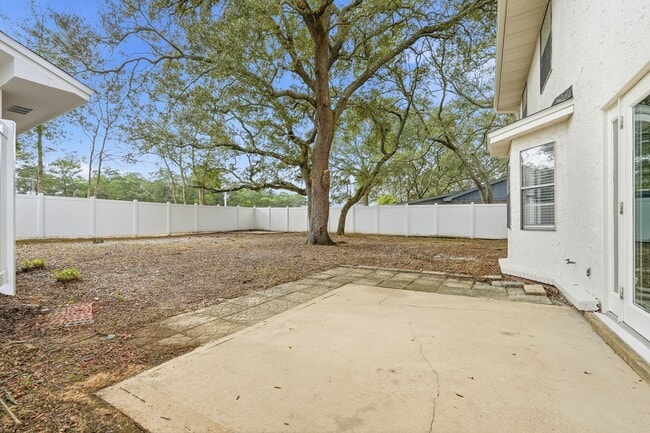 Building Photo - 5BR! Mediterranean-style residence in the heart of Niceville