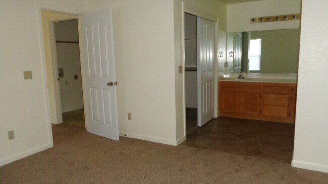 Building Photo - Three Bedroom Coming Available in South Yu...
