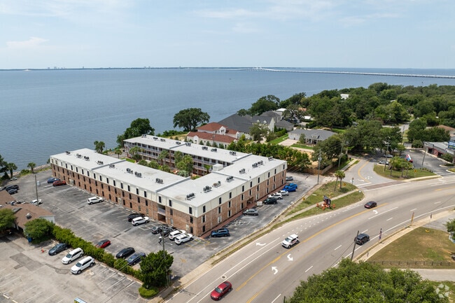 Bay Winds Condominiums