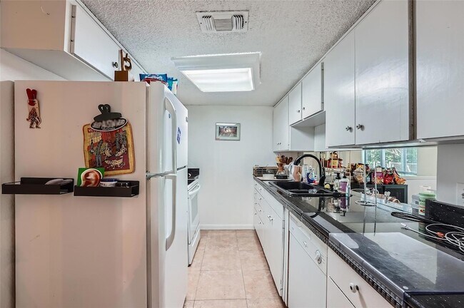 Foto del edificio - 6810 Thorncliffe Dr
