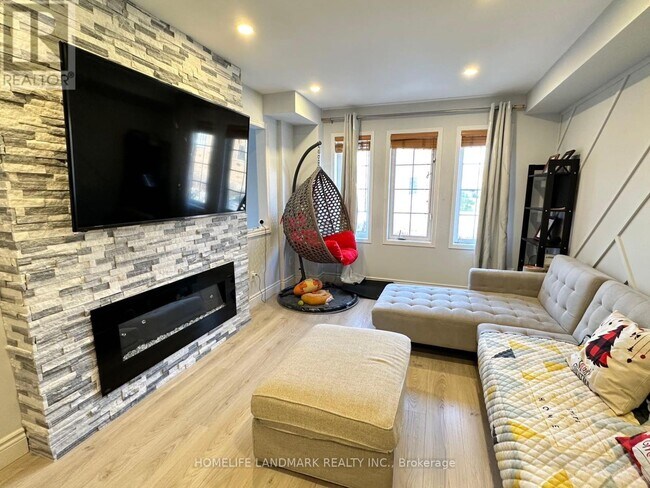 Photo du bâtiment - 601-601 Shoreline Dr
