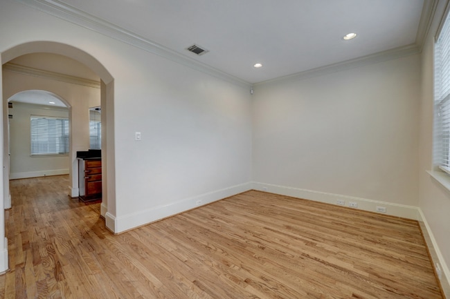 Building Photo - 1749 Aden Dr