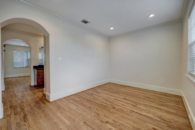 Photo - 1749 Aden Dr House