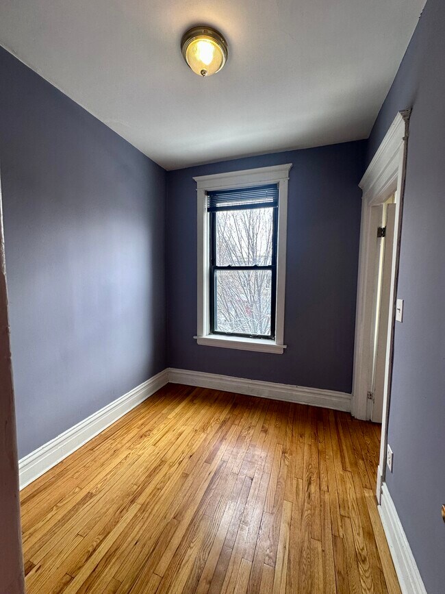 P1040400 - 2442 N California Ave