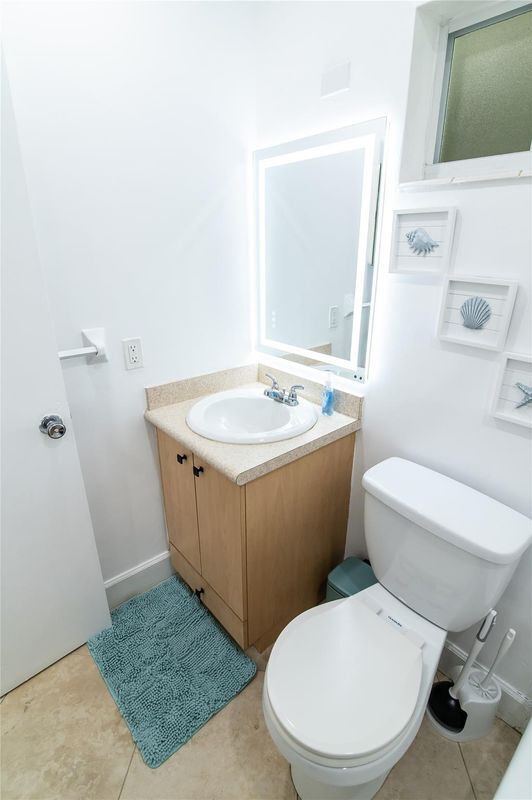 Building Photo - 3230 NE 13th St