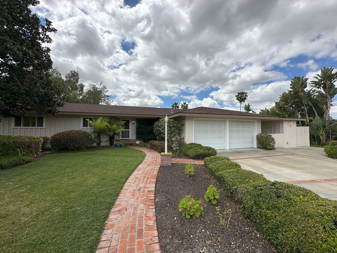 Primary Photo - Beautiful Mt Helix Home