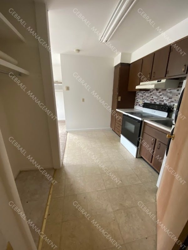 Building Photo - 520 S Andre St