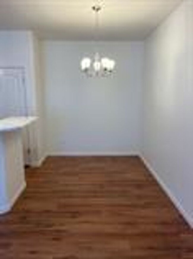 Foto del edificio - 3 bedroom, 2 bath, 1 car garage townhouse ...