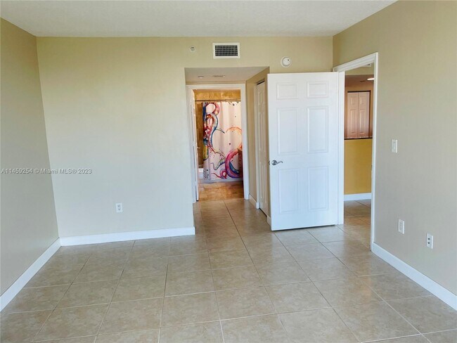 Building Photo - 201 Golden Isles Dr