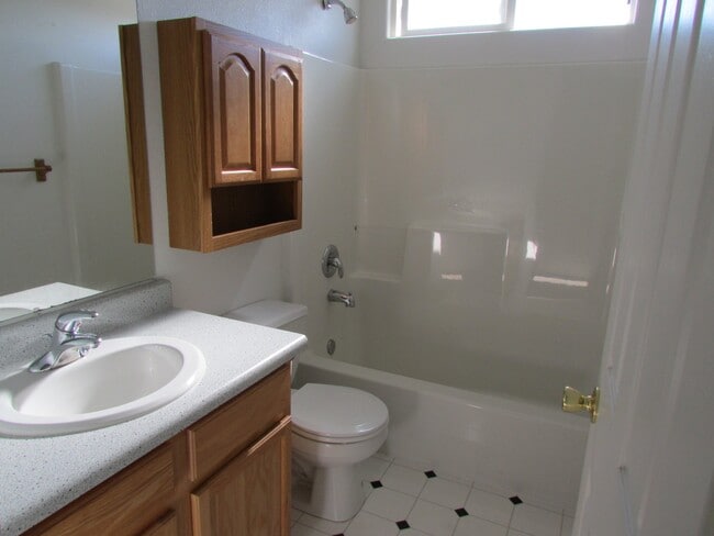 Building Photo - 1241 Tara Dr