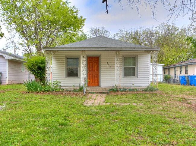 Building Photo - 525 N Ponca Ave