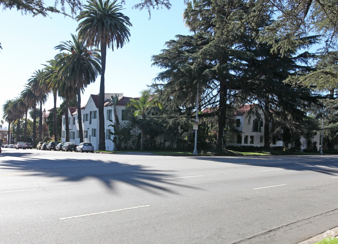 Primary Photo - 4600-4602 Los Feliz Blvd