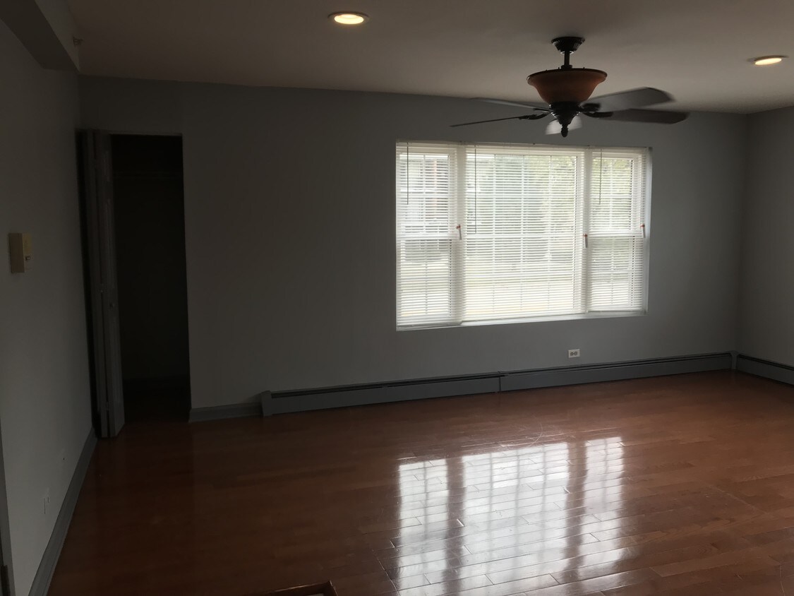 Foto principal - 8720 S Roberts Rd