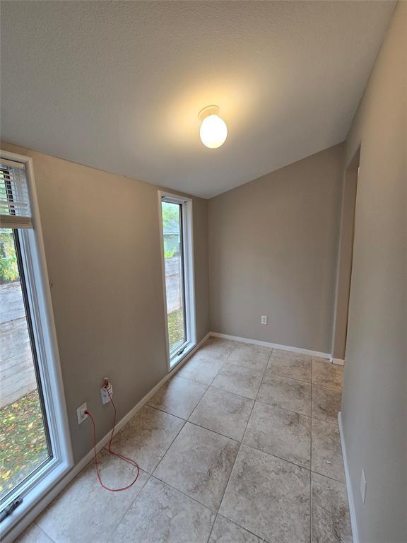 Foto del edificio - 1703 Maple Ave