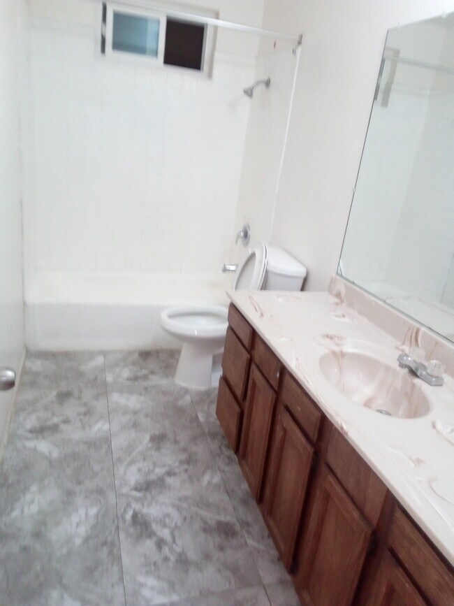 Building Photo - Lee Avenue Apartments